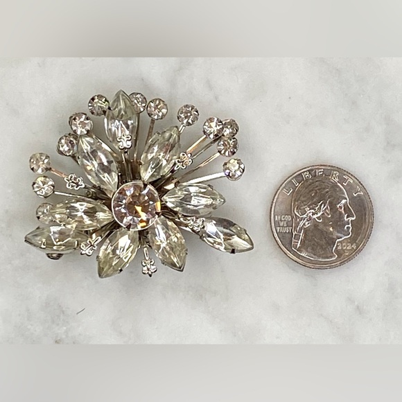 Vintage rhinestones wedding brooch - Picture 8 of 13